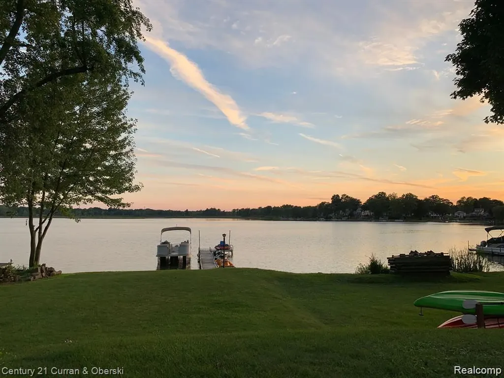 222 Ackerson Lake Drive Jackson City MI 49201