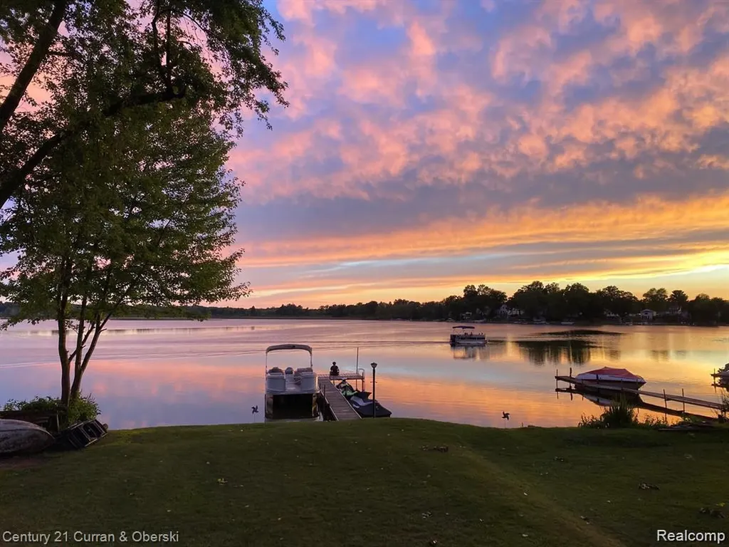 222 Ackerson Lake Drive Jackson City MI 49201