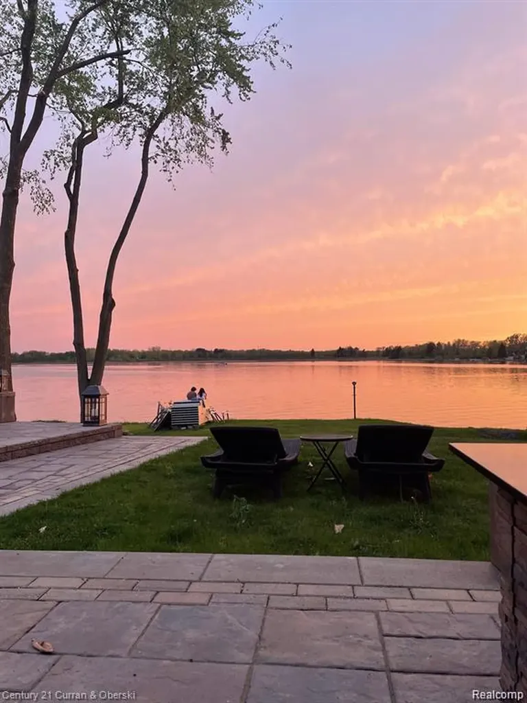 222 Ackerson Lake Drive Jackson City MI 49201