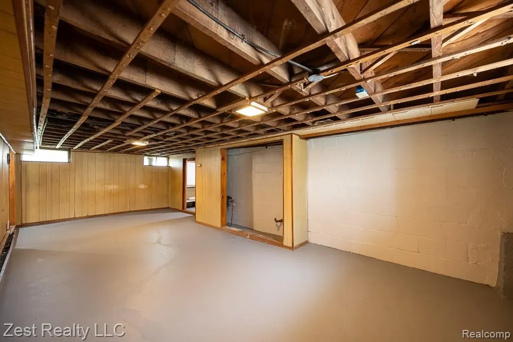 1353 Pagel Avenue Lincoln Park City MI 48146