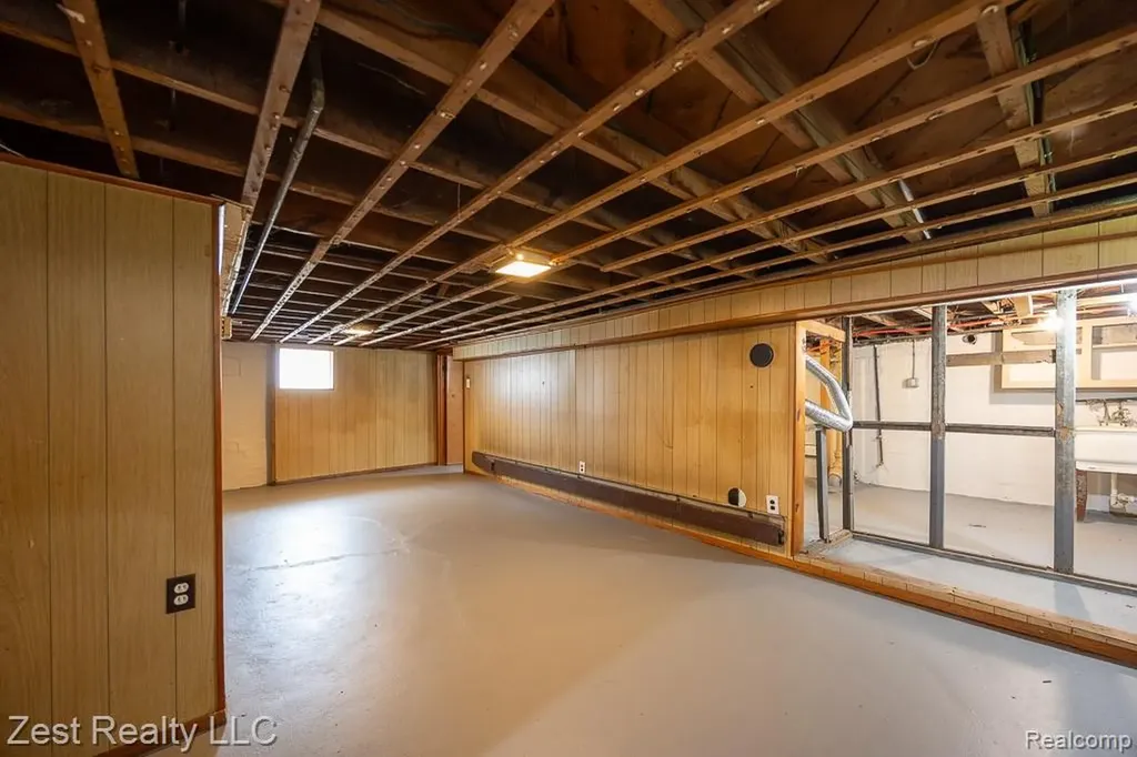 1353 Pagel Avenue Lincoln Park City MI 48146