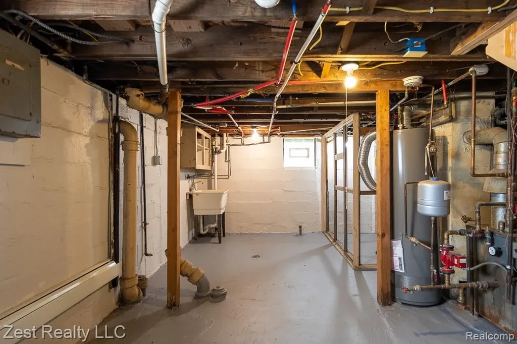 1353 Pagel Avenue Lincoln Park City MI 48146