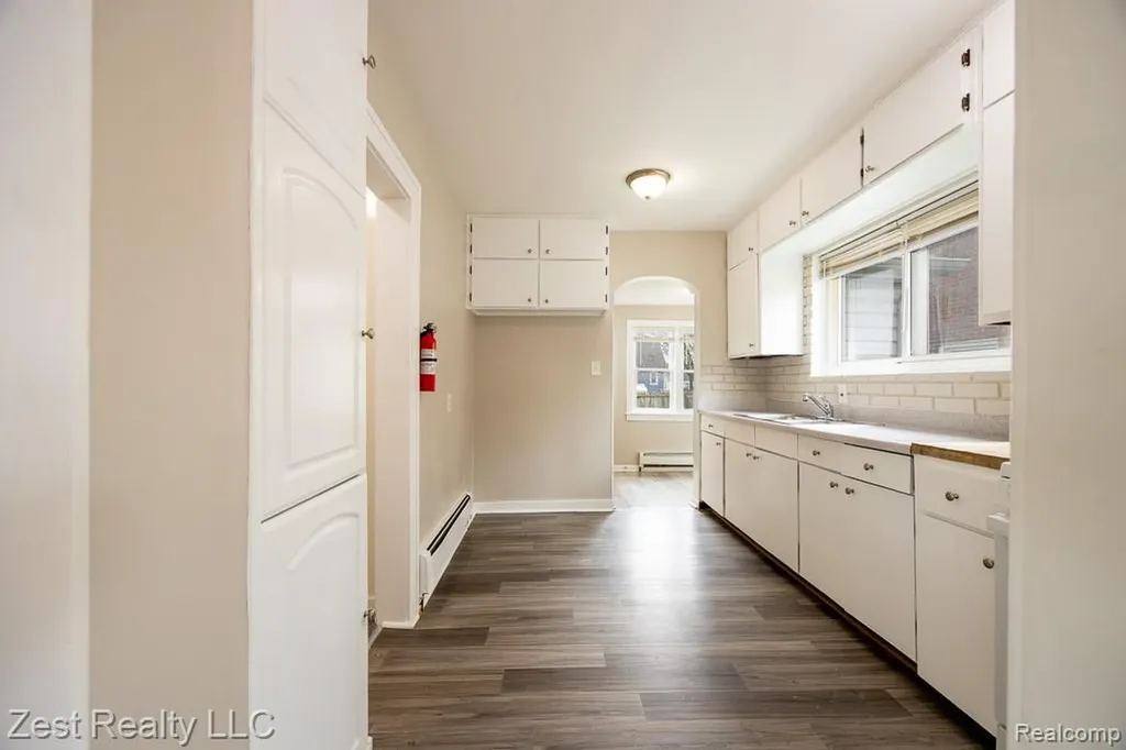 1353 Pagel Avenue Lincoln Park City MI 48146