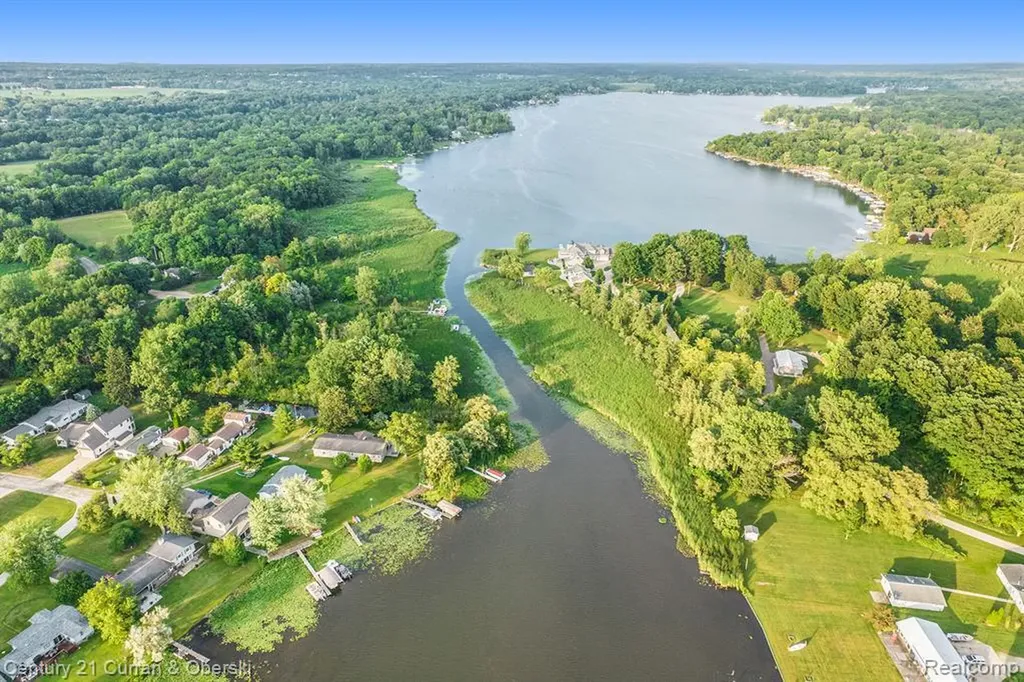 504 Olcott Lake Drive Napoleon Township MI 49201