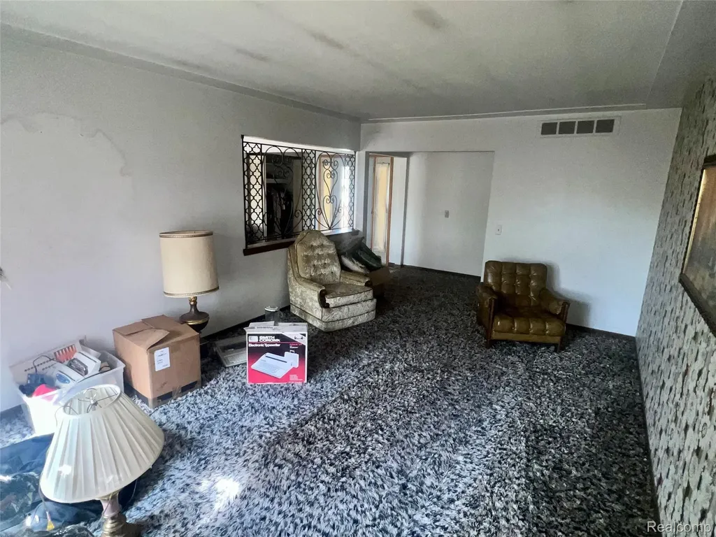 37115 Pocahontas Drive Clinton Charter Township MI 48036