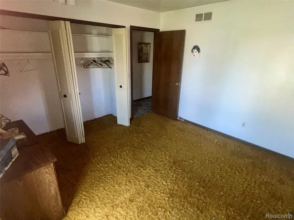 37115 Pocahontas Drive Clinton Charter Township MI 48036