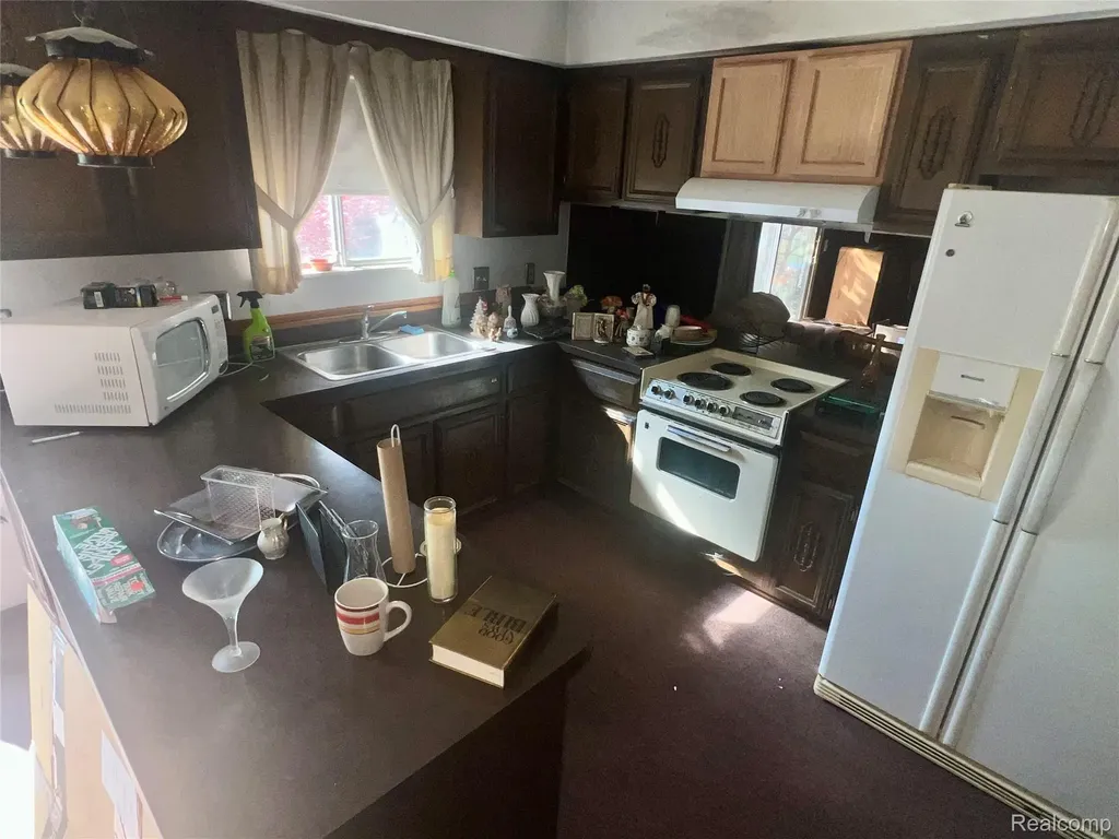 37115 Pocahontas Drive Clinton Charter Township MI 48036