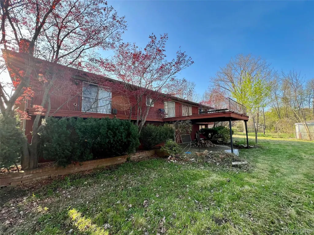 37115 Pocahontas Drive Clinton Charter Township MI 48036