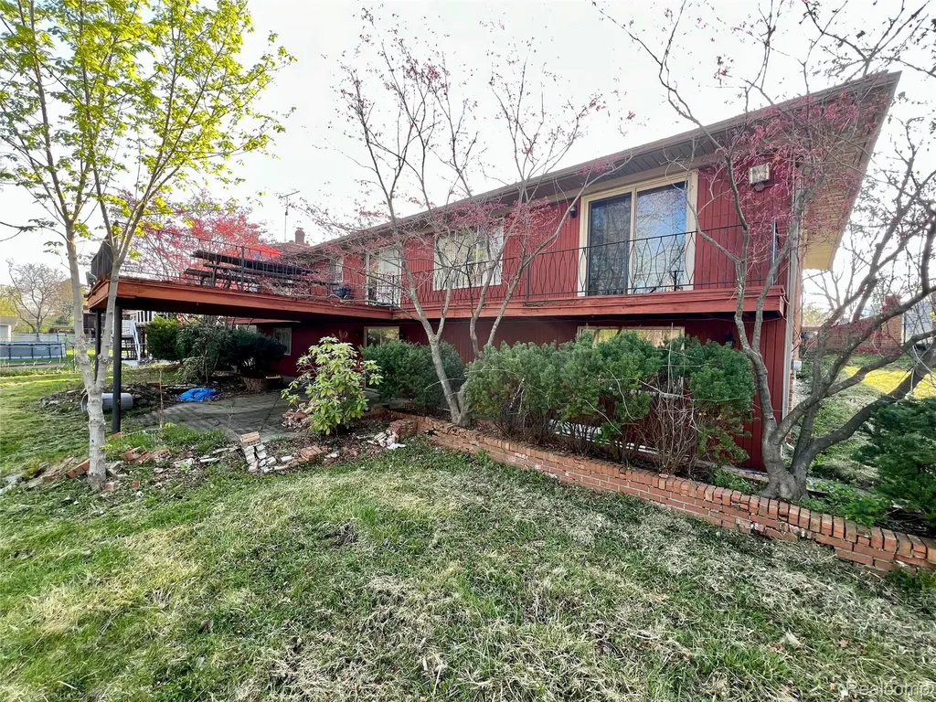 37115 Pocahontas Drive Clinton Charter Township MI 48036