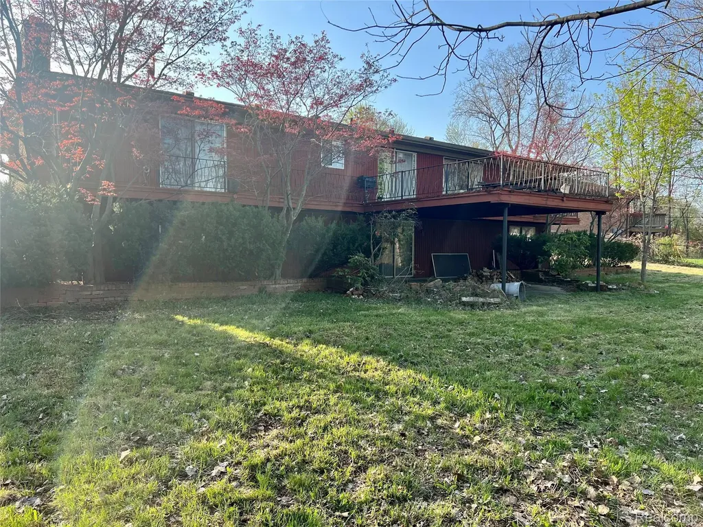 37115 Pocahontas Drive Clinton Charter Township MI 48036