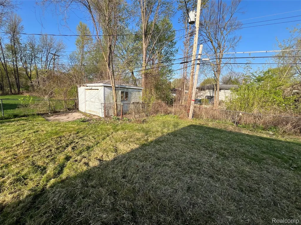 37115 Pocahontas Drive Clinton Charter Township MI 48036
