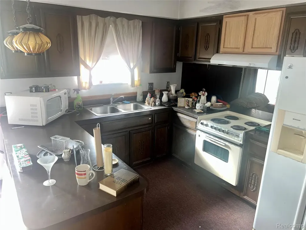 37115 Pocahontas Drive Clinton Charter Township MI 48036