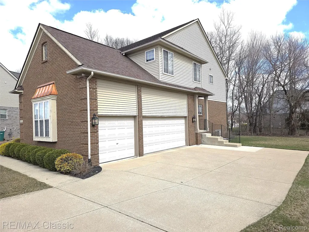 14215 Red Oak Drive Van Buren Charter Township MI 48111