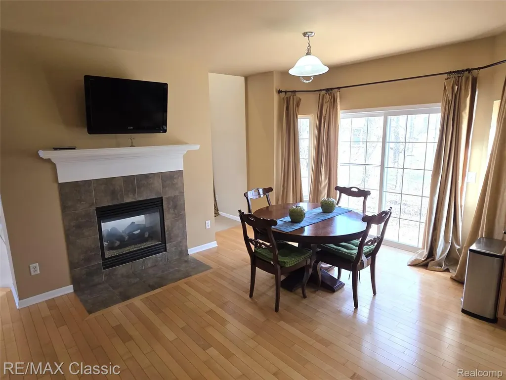 14215 Red Oak Drive Van Buren Charter Township MI 48111