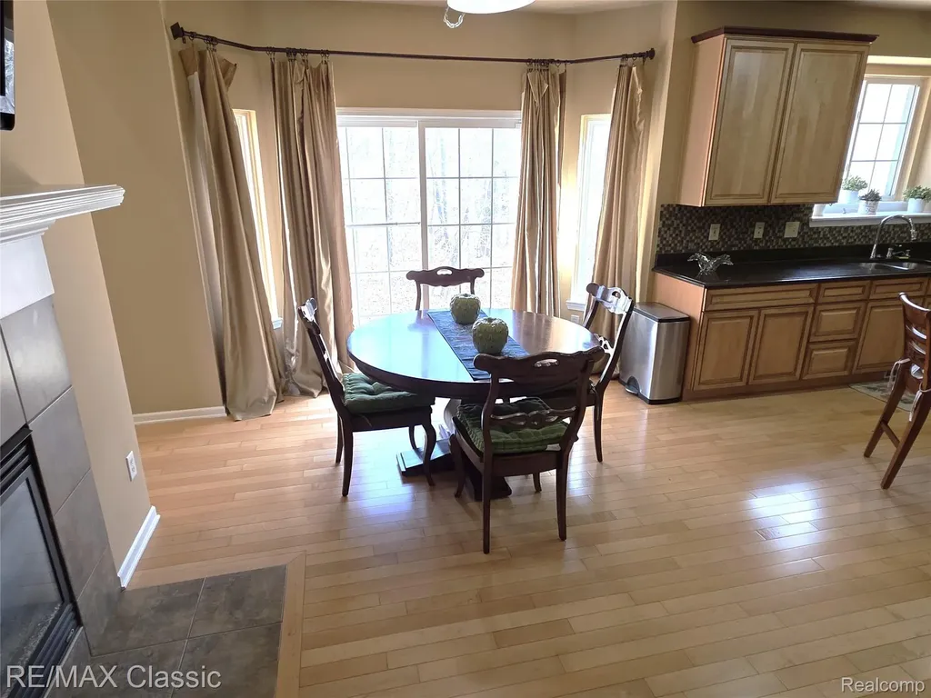 14215 Red Oak Drive Van Buren Charter Township MI 48111