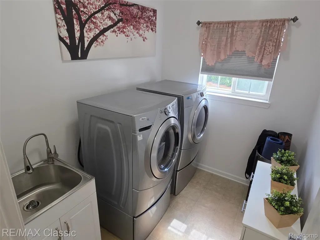 14215 Red Oak Drive Van Buren Charter Township MI 48111