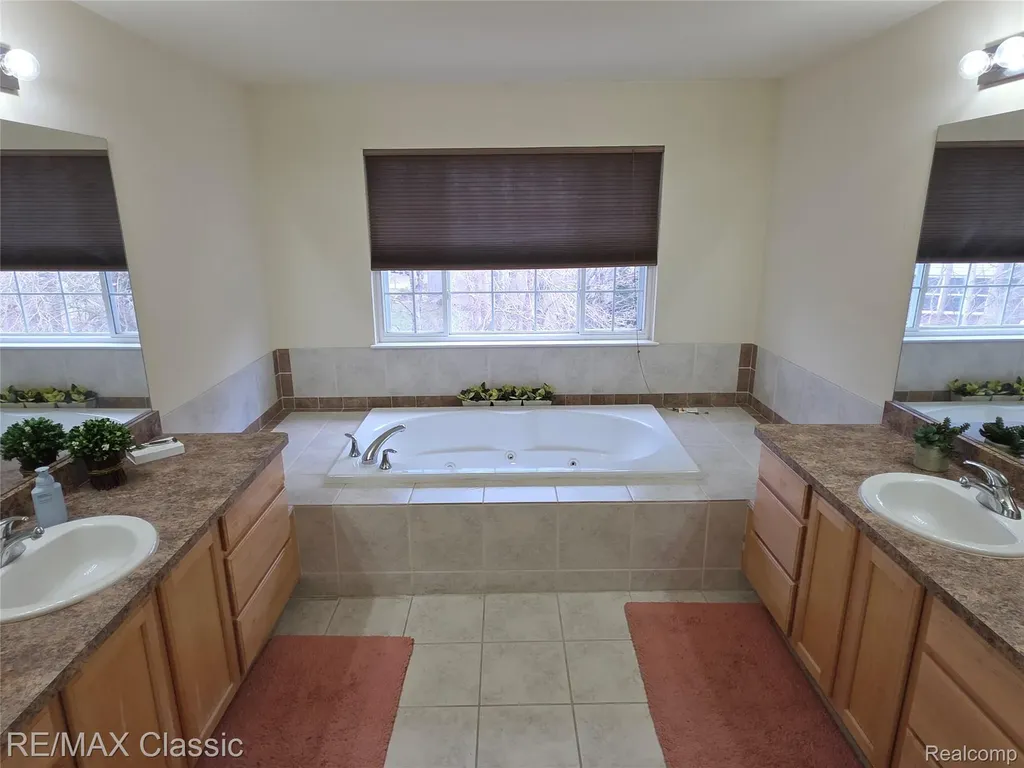 14215 Red Oak Drive Van Buren Charter Township MI 48111