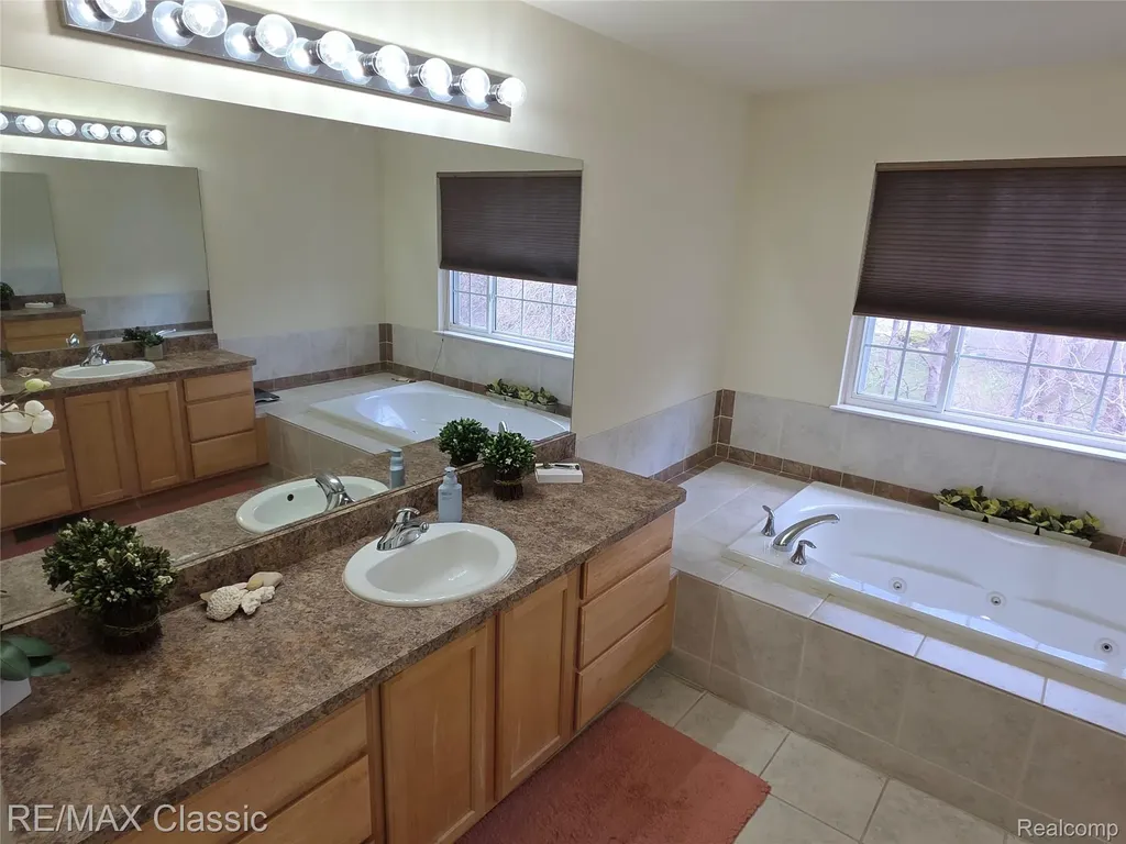 14215 Red Oak Drive Van Buren Charter Township MI 48111