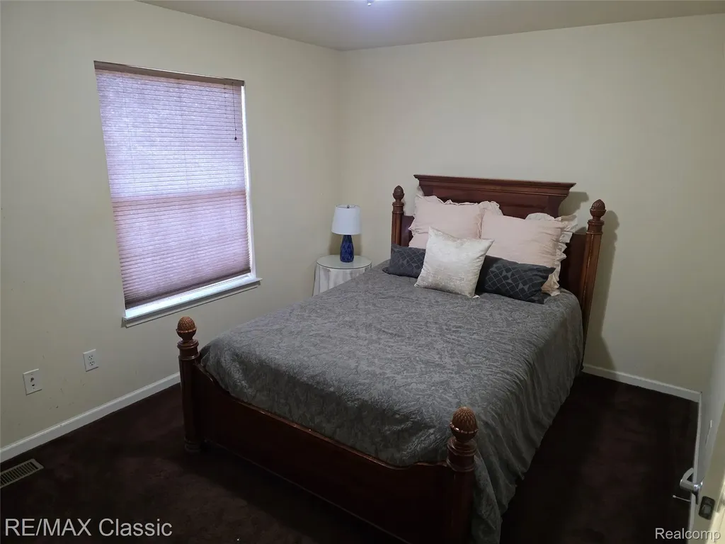 14215 Red Oak Drive Van Buren Charter Township MI 48111