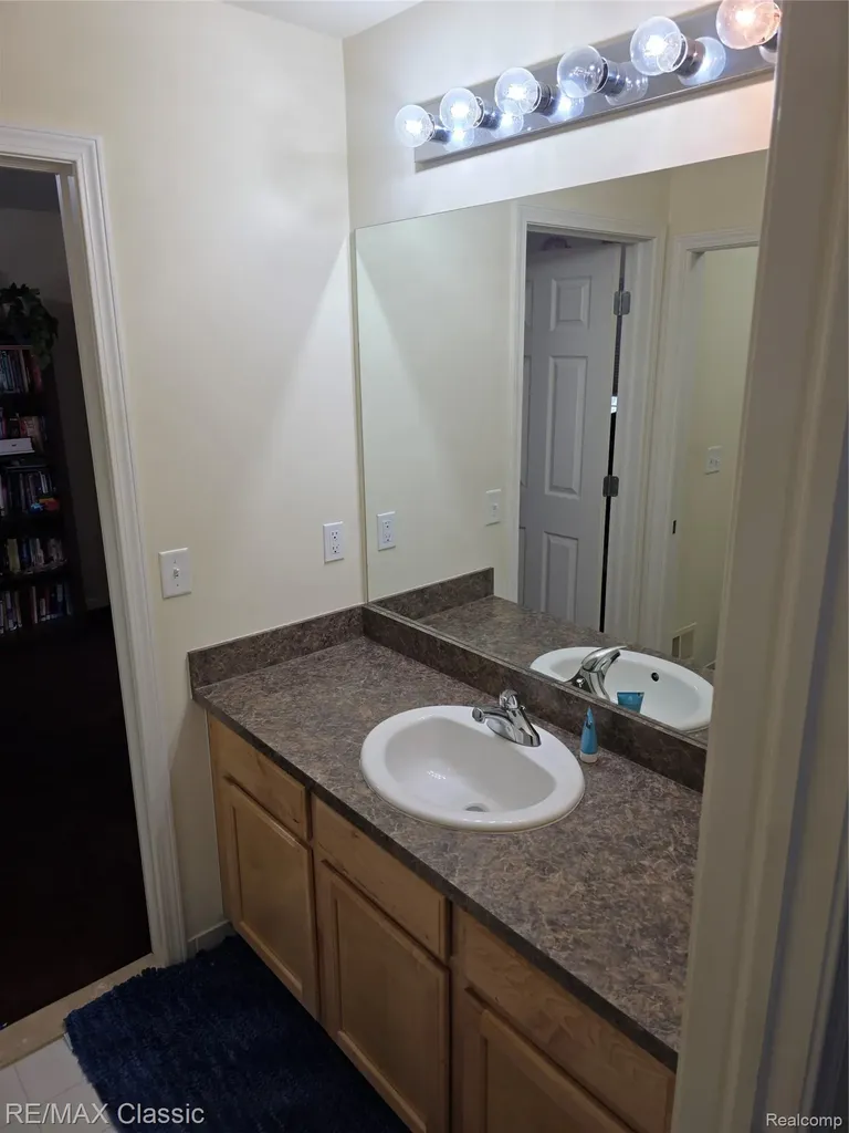 14215 Red Oak Drive Van Buren Charter Township MI 48111