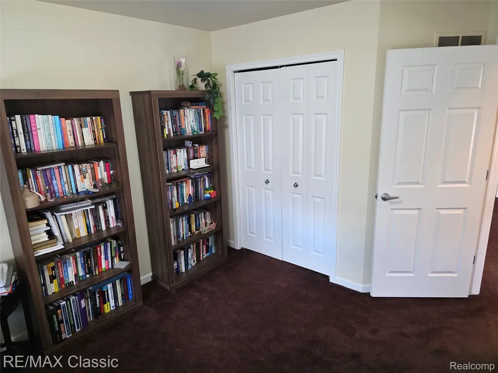 14215 Red Oak Drive Van Buren Charter Township MI 48111