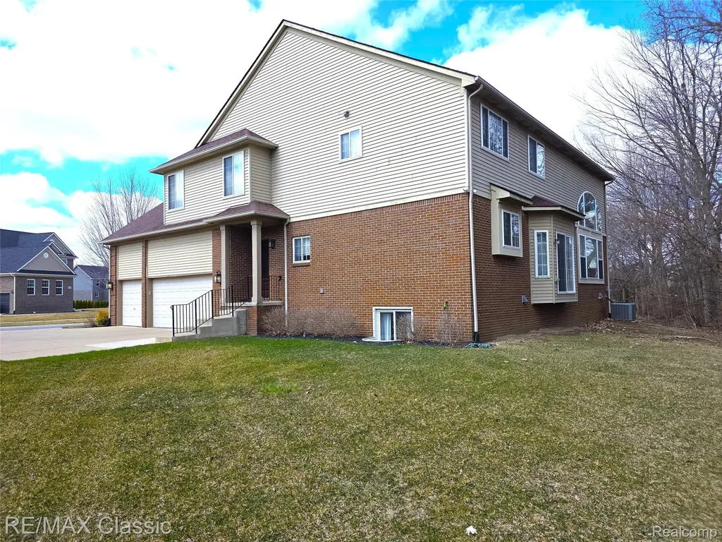 14215 Red Oak Drive Van Buren Charter Township MI 48111