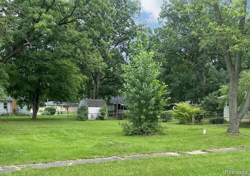1465 Mcewen Street Burton City MI 48509