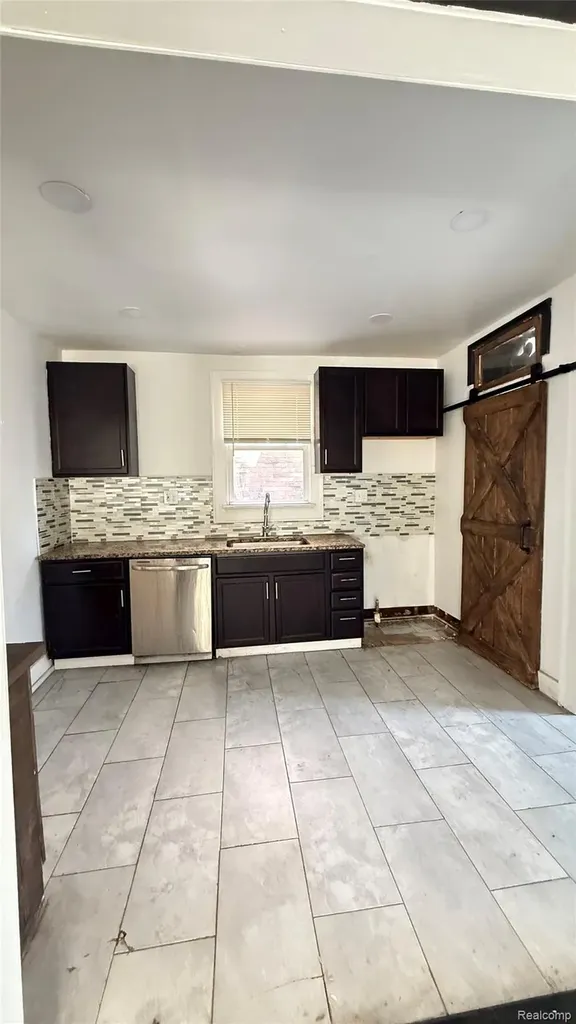 3211 Leslie Street Detroit City MI 48238
