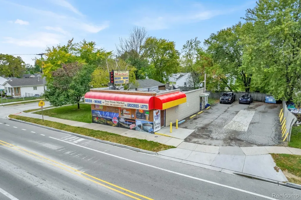 17423 Martin Road Roseville City MI 48066