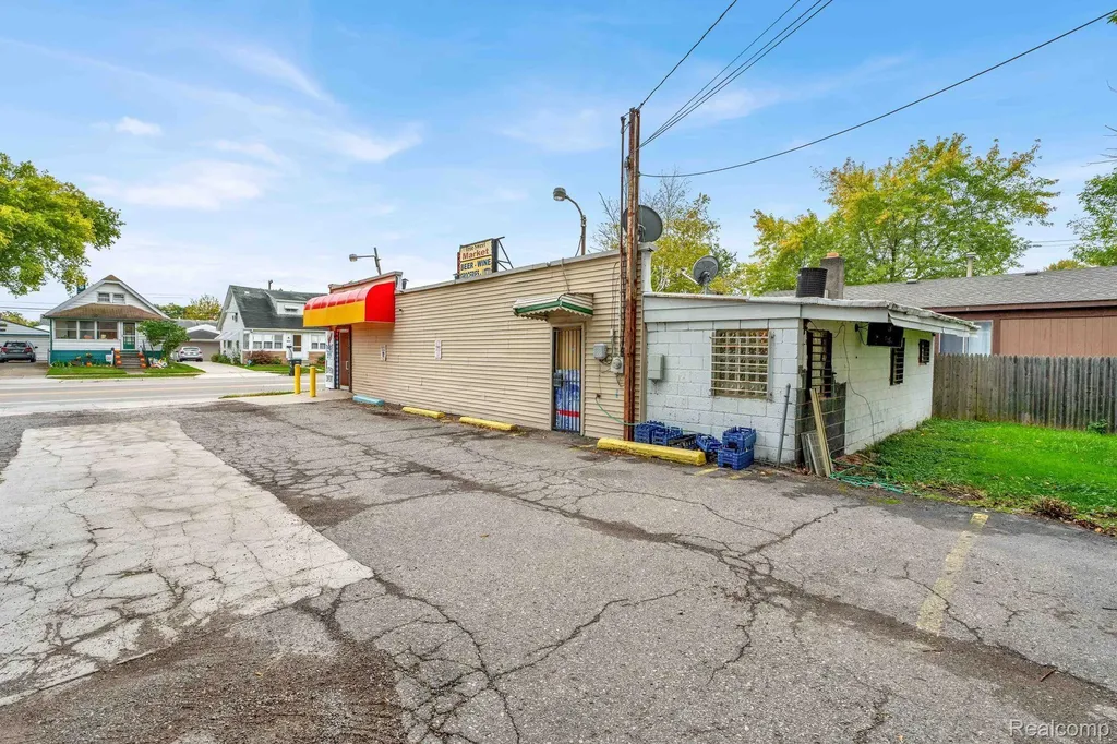 17423 Martin Road Roseville City MI 48066