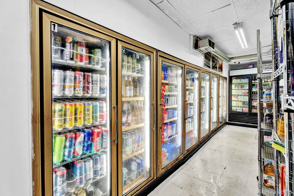 17423 Martin Road Roseville City MI 48066