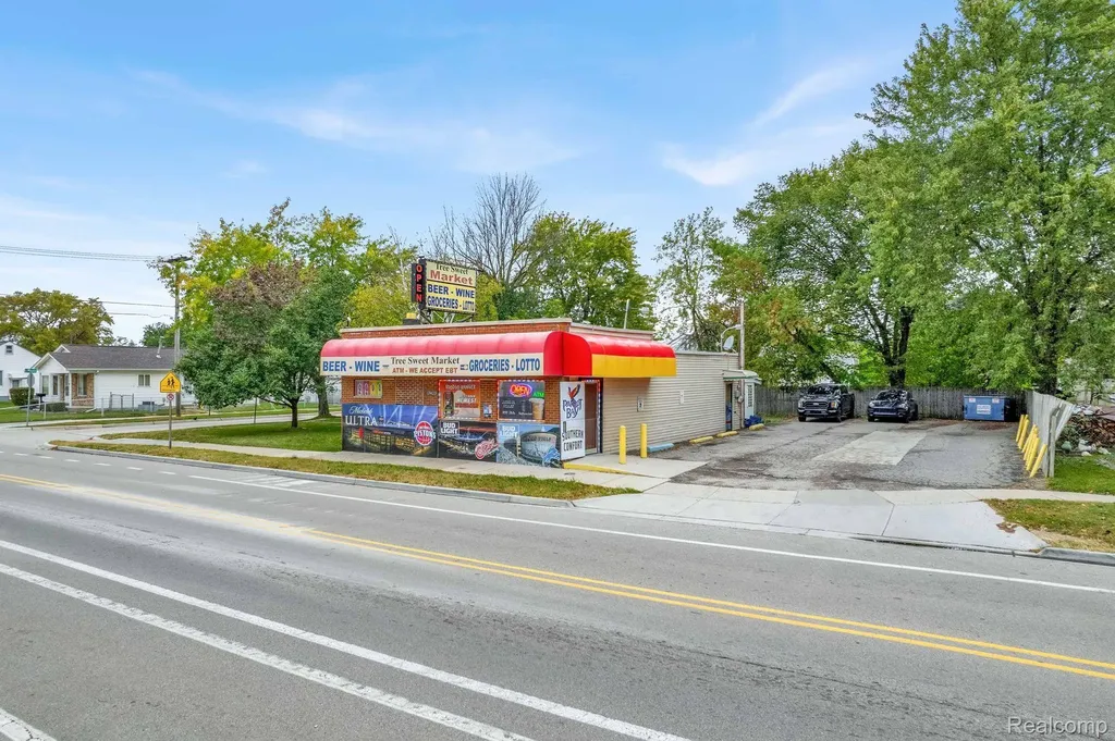 17423 Martin Road Roseville City MI 48066