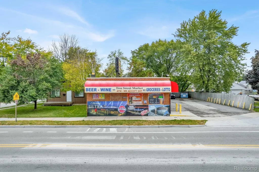 17423 Martin Road Roseville City MI 48066