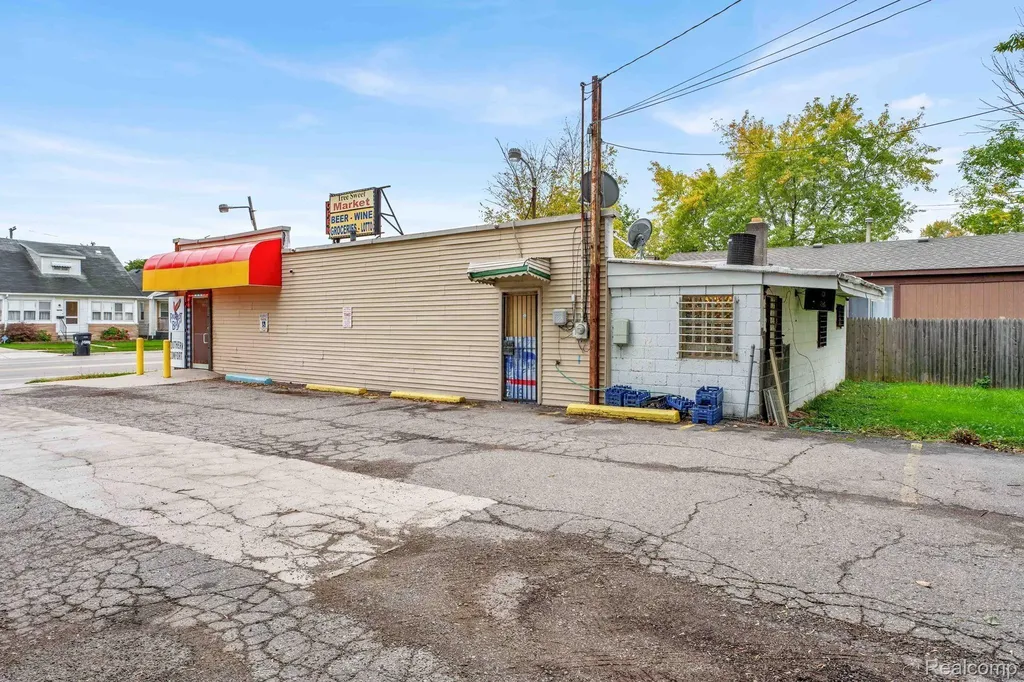 17423 Martin Road Roseville City MI 48066