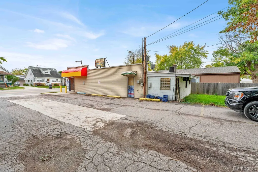 17423 Martin Road Roseville City MI 48066