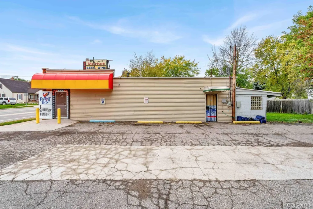 17423 Martin Road Roseville City MI 48066
