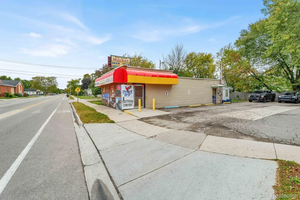 17423 Martin Road Roseville City MI 48066