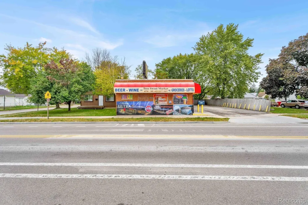 17423 Martin Road Roseville City MI 48066