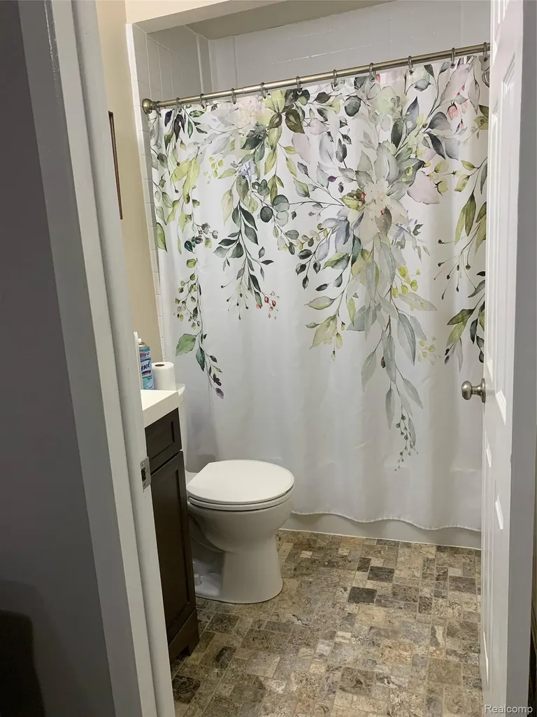 46721 Peach Grove Macomb Township MI 48044