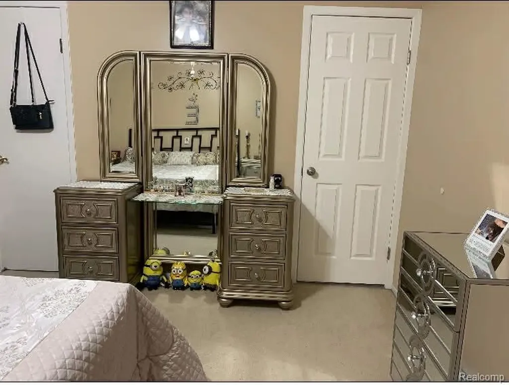 46721 Peach Grove Macomb Township MI 48044