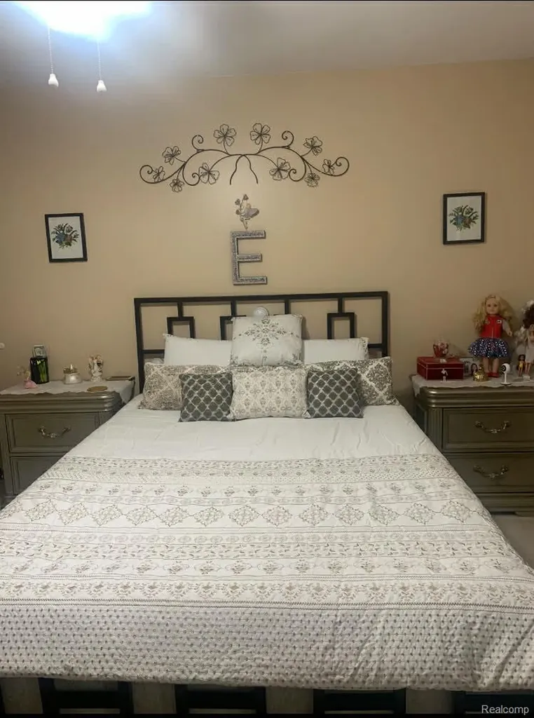 46721 Peach Grove Macomb Township MI 48044