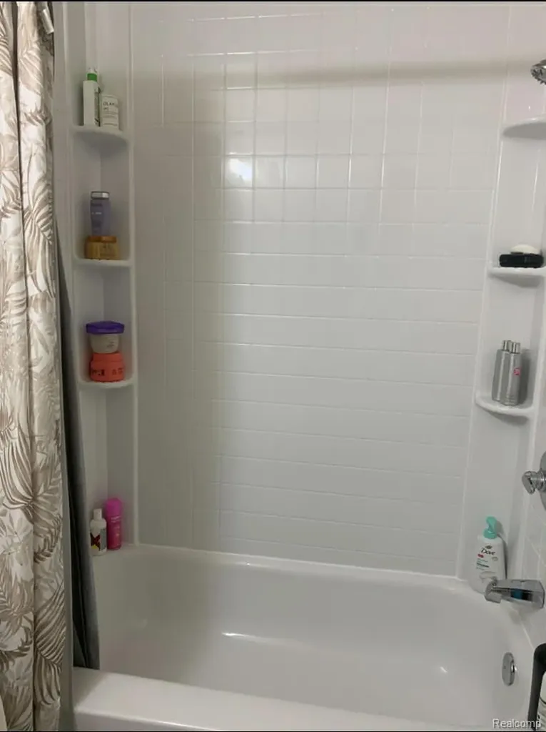 46721 Peach Grove Macomb Township MI 48044