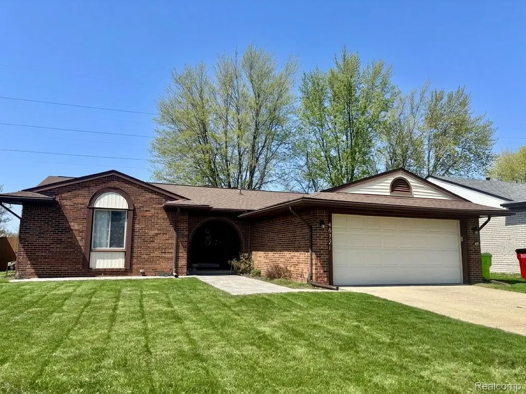 46721 Peach Grove Macomb Township MI 48044