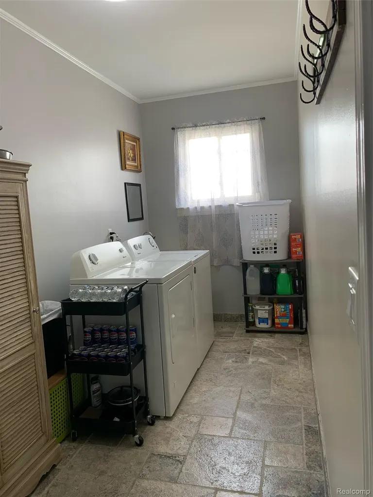 46721 Peach Grove Macomb Township MI 48044