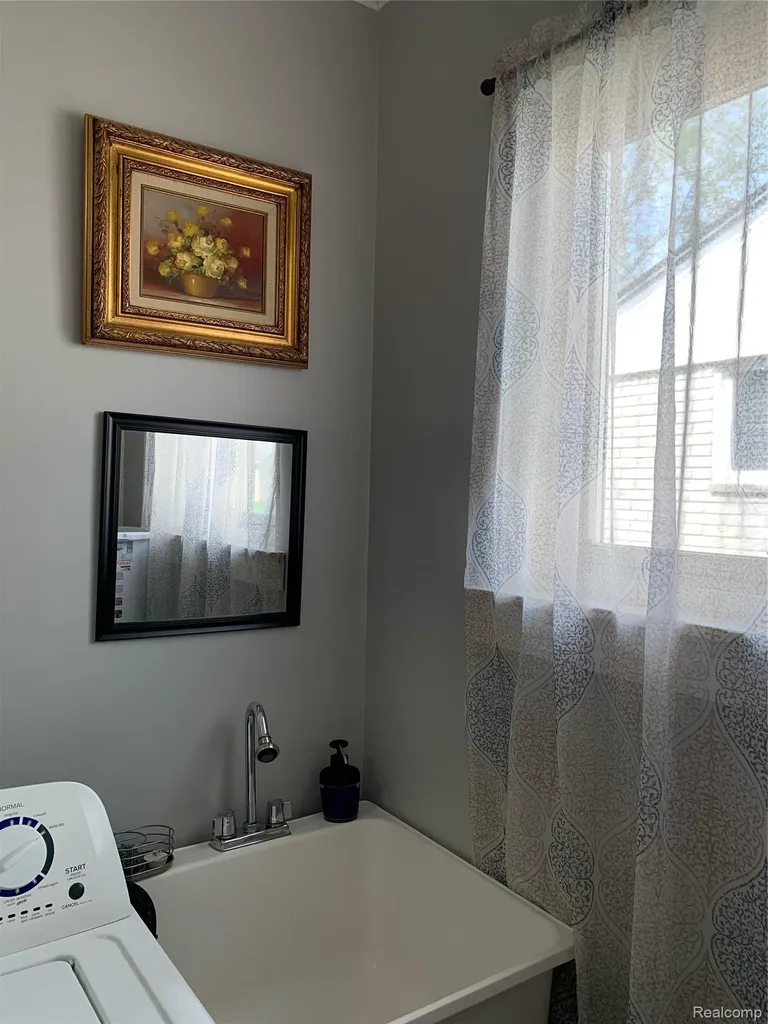 46721 Peach Grove Macomb Township MI 48044