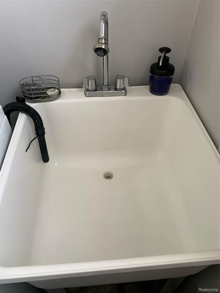 46721 Peach Grove Macomb Township MI 48044