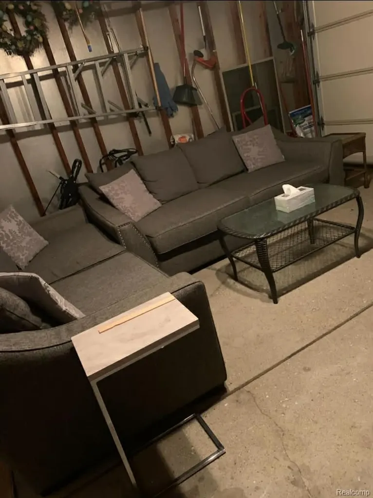 46721 Peach Grove Macomb Township MI 48044