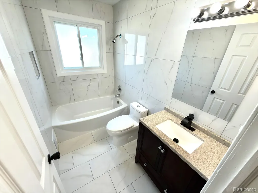 14257 Mulberry Street Southgate City MI 48195