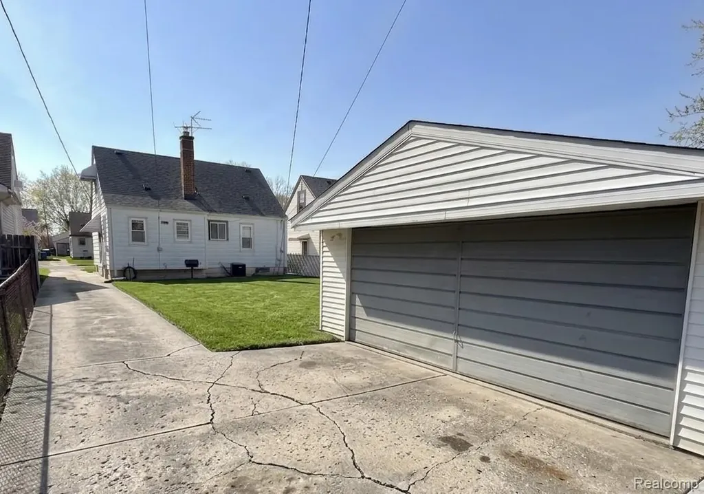 14257 Mulberry Street Southgate City MI 48195