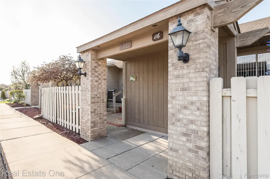 61960 Arlington South Lyon City MI 48178
